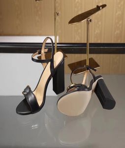 2019 وصول جديد نساء 039s أزياء عالية الكعب الصندل الجلود ناعمة من جلد الغزال غير الرسمي أحذية صندل سوداء سيدة الكعب في الهواء الطلق كبير الحجم 3926994