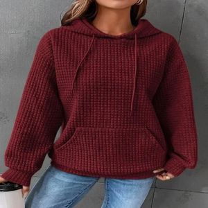 Uzun süreli sweatshirt küçük yuvarlak boyun kapüşonlu düz renk üstü kadınlar için sonbahar ve kış Avrupa kostümü 240131wtt