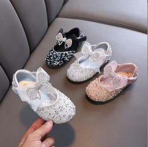 Barns sommarmode sequined skor flickor söta strass pärla bowknot prinsessa skor bröllopskor platt häl sandaler