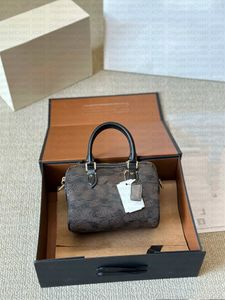 Classic niche leather Boston women crossbody bag exquisite hardware zipper opening fashionable designer commuting bag