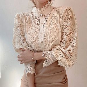 Herbst Frauen stehen Kragen Spitzen Patchwork Hemden Casual Hollow Out Blütenblätterhülsenknopf Tops weiße Hemden für Frauen 240223cj