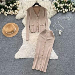 Estilo de estilo coreano French Socialite estilo tricotado Cardigan top+metal fivela slim fit wrap hip skirt conjunto de duas peças
