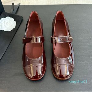 15a klassisk designer patent loafers kvinnor kalvskinn vin röd mary jane klänning skor vintage slingback klackar balettlägenheter quiltad chunky häl