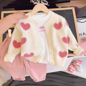 Cardigan kläder set baby gilrs vår och höstkläder älskar cardigan botten casual jeans tre bit spetsuppsättning wx5.31