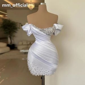 Seksowna mała biała sukienka z ramion mini koktajl sukienki koktajlowe Ruched Pearls Fali Formal Impreza Suknie vestidos longo szatę de soiree