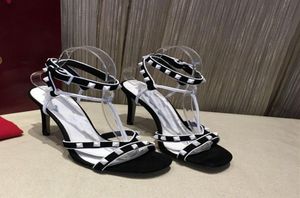 Klassiska kvinnliga lädernitar Sandaler Luxury Designer Design Sexig Highheeled Shoes Flash Point Finheeled Highheeled Shoes2143446
