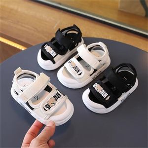 赤ちゃんのための夏の幼児サンダル0-6Yボーイズガールズサマーサンダル幼児向けのソフトソールの最初のステップの靴