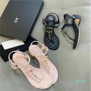 10A Flats New Flats Sandal Shoes 2024 Summer Beach Clip Toe Slides Designer Designer Flip-Flops Quinsandals Low Heel Women Slippers CH 35-41