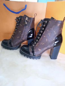 Знаменитый вид брендовый женский патентный холст звезда дизайнер ботинки лодыжка Lady Black Leather Trim Zipper Rubber Sole Boots Размер 356016639