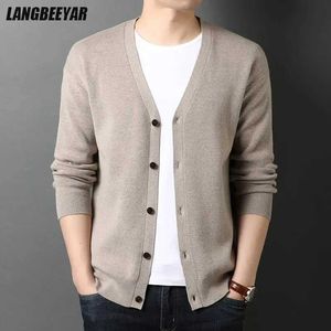Men's Sweaters Top wool 5% brand new designer fashionable knitted Korean cardigan mens sweater casual jacket solid jacket mens clothing Q240603