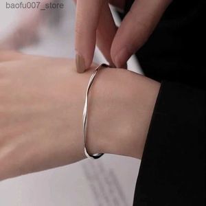 Barkly Yeni moda mobius pürüzsüz manşet açık bilezik kız bilezik kadınlar düğün takılar basit mujer pulseras noel hediyesi q240603