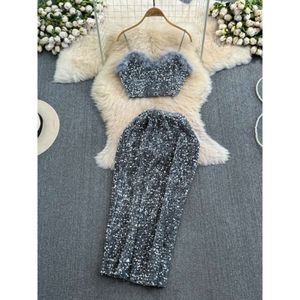 Fashionable set with fur patchwork and sparkling sequin suspender vest two-piece high waisted slimming and hip wrapped skirt