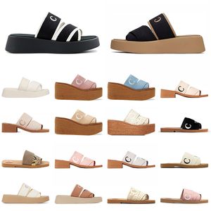 2024 New Canvas Bordando Sandals Sandals Plataforma Praia Mula macia Saltos altos Mocas de luxuos