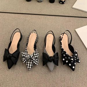 Sandaler 2024 Fashion Bow Women Summer Pointed Low Heel Slippers Designers Elegant Party High Heels Shoes