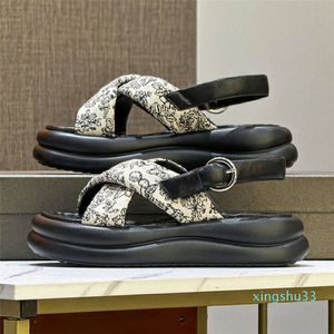 15a 4cm tjocksolade kvinnor 2024 Sommar Nya romerska damer Sandaler och tofflor Joker Muffin Casual Wedges Beach Shoes