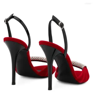 샌들 세련된 검은 색과 빨간 벨벳 모조 다이나 스톤 슈퍼 하이힐 11-13cm 버클 얇은 샌들 2024 패션 연회 웨딩 여자 신발