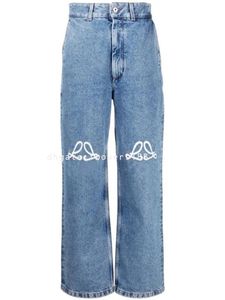 Jeans femminile femminile designer designer rettilineo ricamo di ricamo in denim in pile riveciate allineate pantaloni da capris stretti per la vestibilità invernale.