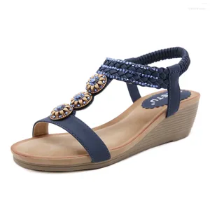 Sandaler 2024 Summer European Fashion Versatile Wood Bead Water Diamond Bohemian Style Slope Heel bekväma kvinnor