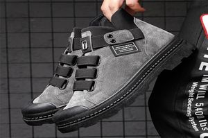 أحذية جلدية عصيدة من طراز Hightop men streetwear street boots ذكر أحذية دراجة نارية يمكن ارتداؤها الحجم الكبير حجم 3845 أحذية رياضية الخريف 2020 LJ2951465