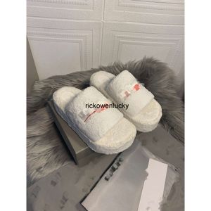 balencigaa Slippers Balencig Wool Designer Women towel topquality Paris Slides Fashion embroidery Furry Platform chunky Shoes Luxury Brand Winter Warm Soft Open T