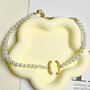 Designer Pearl Chains Halsband Märkesbokstaven hängsmycken 18K Guldpläterad rostfritt stål Herrkvinnor Halsband Pendant Fashion Gifts smycken