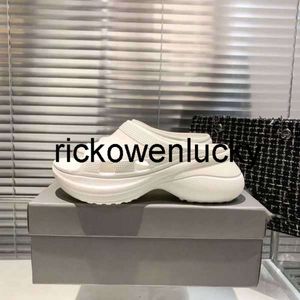 Balencigaa Beach Designer Sandaler Balencig Kvinnor Bästa kvalitet Trendskor Flip-Flops Platform Sandaler