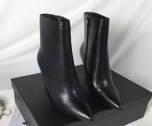 المصمم عالي الجودة الحرف الأسود Spike Boots Midcalf Women8169981