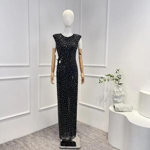 Casual klänningar svart ärmlös lång klänning 2024 samling högkvalitativ cysta ut midja kvinnor eleganta