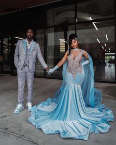 Sky Blue Veet Sliver Crystal Beading Prom -klänningar för 2024 Designer Party med Cape Mermaid Black Girls Bespoke