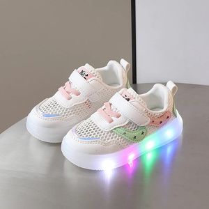 Size 1530 Children Summmer Mesh Led Shoes Lighted Sneakers Glowing Shoes Kid Pink Sneakers Baby Sneakers with Luminous Sole 240603