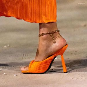 Tofflor sommaren högklackad mode stilett multi-färg veckade sandaler fyrkantiga tå öppen tå kvinnor skor avslappnad daglig slitage