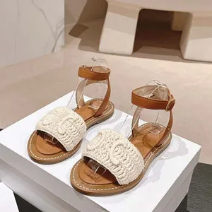 صندل مصمم للسيدات أعلى جودة قماش شرائح أحذية غير رسمية للسيدات فائقة الموضة شاطئ العجل من الجلد الأحذية الصيفية الحجم 35-42 مع صندوق