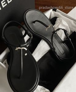 Paris 2024 Novo designer de luxo praia Sapatos femininos canal canal de verão duplo sandália calçados