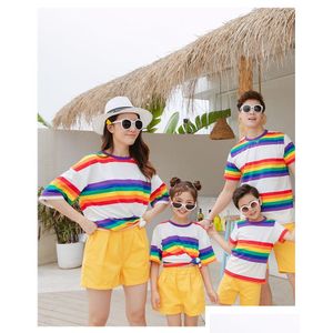 عائلة مطابقة الملابس الجديدة وصول جديد الصيف t القمصان مريحة colorf وإسقاط أصفر تسليم الأطفال ملابس الأمومة OT6T5