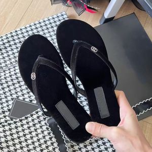 2024 Luxury Designer Womens Slipper Sandals Shoe Slide Summer Fashion Wide Flat Flip-Flops Classic Printed Letter Sandaler Storlek 35-42