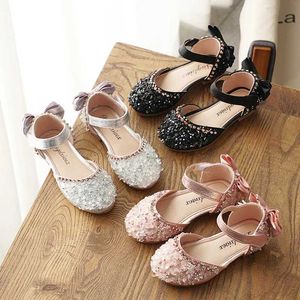 Sandals New childrens leather shoes girls wedding shoes childrens princess sandals sequined bow girls casual dance shoes flat sandals J240607