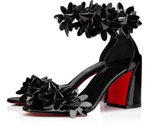 Kända märken Summer Daisy Spikes S Sandals Shoes Women Square Heel Patent Calf Leather Flower Wedding Bridal Dress Sandalias EU35-446881313