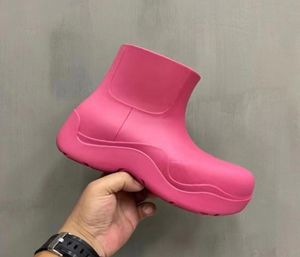 Najwyższej jakości kostki buty damskie buty deszczowe projektanci mody płaska platforma grube solone palce palców buty zimowe Kobiety BOO3162294