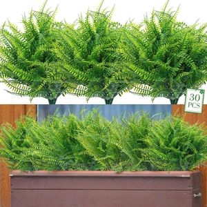 30 buntar Artificial Boston Fern Greenery Outdoor UV Resistant Fake Plants Buskar Plastanläggning för Garden Porch Hängande planterdekorering (diverse