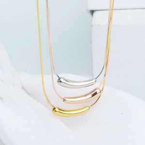 Design minimalista, collana con goccioline in acciaio al titanio, catena di clavicole di melanzane, piccola curvatura di peperoncino, sorriso, collana di accessori leggeri