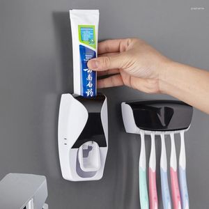 Conjunto de acessórios de banho 2/4/5pcs suporte automático de escova de dentes sucção pegajosa à prova de poeira espremedor de pasta de dente montado na parede dispensador de banheiro
