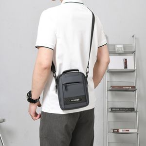 Bolsa crossbody masculina multifuncional de marca, bolsa de ombro casual e portátil, bolsa de cintura pequena para exterior de cor sólida, bolsa de armazenamento à prova d'água, bolsas esportivas