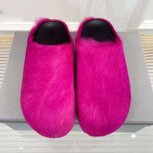 Sapatos de desenhista Moda Chinelos de Pele Mulheres Rodada Toe Horse Hair Slides Feminino Preto Rosa Vermelho Verde Mules Sapatos Flat Half Slipper Mulher Casual Homem Sapatos de Pelúcia Com Caixa