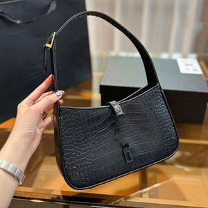 Designer le5a7 väska handväska hobo kvinnor mode underarm väska svart vit axel tyg läder hobo krokodil mönster vagrant väska le crossbody 5a7 tote plånbok