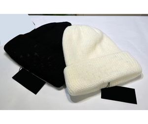 5 pezzi Inverno primavera Cappelli natalizi Per uomo donna sport Moda nero bianco Berretti Skullies Chapeu Berretti Cotone Gorros Cappello caldo di lana Berretto lavorato a maglia soffice cappello a secchiello