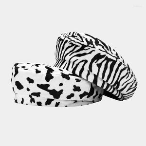 Basker som målar konstnärschef Zebra Cow Pattern Black and White Tide Beret Cap Female Joker Tan Weiwei