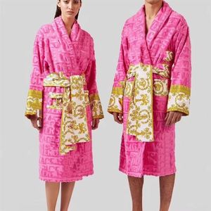 Banyo Robe Tasarımcısı Uzun kapüşonlu Aşıklar Çiftler Uzun Stil Lüks Avrupa Baskı Parlak% 100 Pamuklu Lüks Çift Bandrobe Whol267p