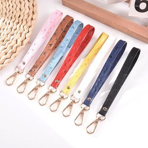 Nyckelringar Fashion Polka Dot Key Chain Lanyard Color Pu Leather Bag Hanging Personlighet Lång handledsband bil Keychain Tillbehör Partihandel