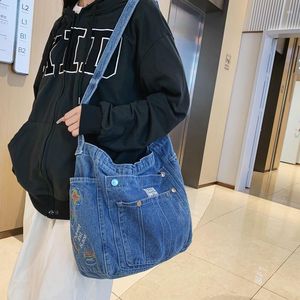 Kvällspåsar Y2K 90 -talets mode Stylish Embroidery Grunge Big Capacity Side Slouchy Hobo Bag College School Book Laptop Pockets Crossbody