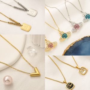 Designer Necklace Crystal Rhinestone Pendant Chain Jewelry Women 18k Gold Plated Pendants Valentine Day Engagement Party Gift